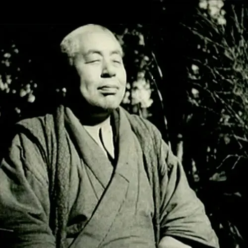 安井小弥太的藝術家肖像，展現其創作風格與精神特質